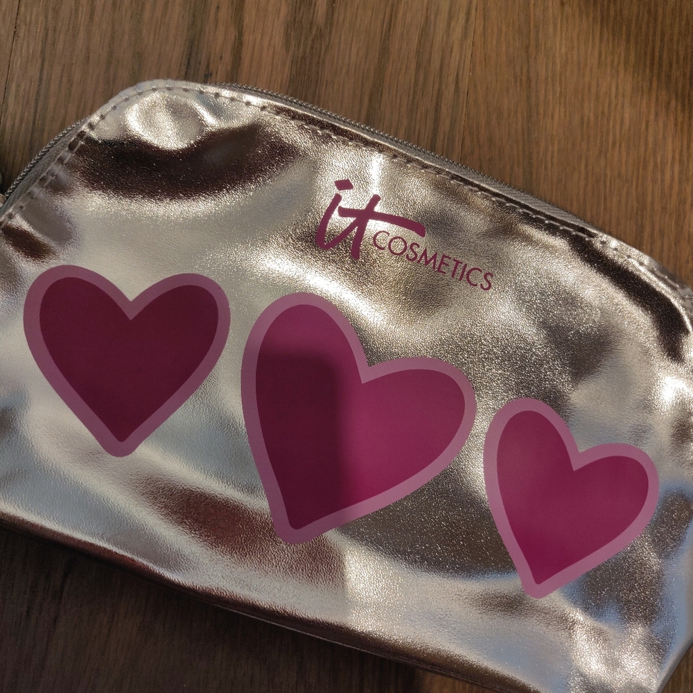 IT COSMETICS makeup bag